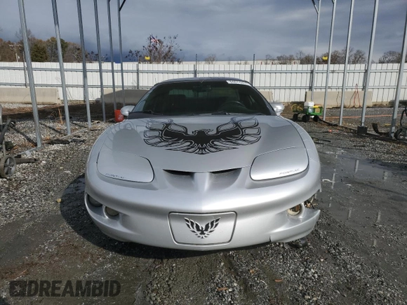 2002 Pontiac Firebird Firebird z VIN 2G2FS22K122146573, wystawiony jako Copart lot #84674224 z przebiegiem 156 932 mil mil oraz Szkoda całkowita • Salvage title. Historia ofert i sprzedaży dostępna na DreamBid. Obrazek 5.