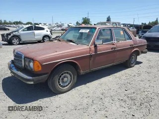 1982 Mercedes-Benz 300 D z VIN WDBAB33A0CB004853, wystawiony jako Copart lot #60577005 z przebiegiem 337 870 mil mil oraz Czysty tytuł • Clean title. Historia ofert i sprzedaży dostępna na DreamBid. Obrazek 1.