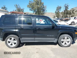 2013 Jeep Patriot Latitude with VIN 1C4NJPFA5DD230031, listed as a IAAI auction lot 41641768 with 153,910 mi miles. Bid and sale history available at carsss.com. Image 13.