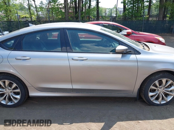 2015 Chrysler 200 S with VIN 1C3CCCDG2FN522948, listed as a IAAI auction lot 42153164 with 100,057 mi miles and . Bid and sale history available at carsss.com. Image 13.