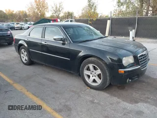 2008 Chrysler 300 C Hemi with VIN 2C3KA63HX8H165673, listed as a IAAI auction lot 40666396 with 215,789 mi miles. Bid and sale history available at carsss.com. Image 1.