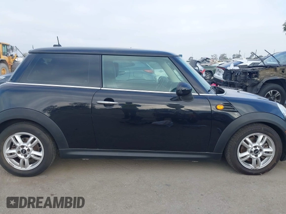 2011 MINI Hardtop with VIN WMWSU3C50BT098905, listed as a IAAI auction lot 42637688 with 118,389 mi miles and . Bid and sale history available at DreamBid. Image 13.