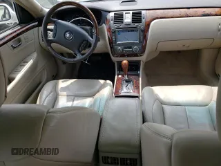 2009 Cadillac DTS 1SC z VIN 1G6KD57Y99U141826, wystawiony jako Copart lot #56242094 z przebiegiem 107 960 mil mil oraz Szkoda całkowita • Salvage title. Historia ofert i sprzedaży dostępna na DreamBid. Obrazek 8.