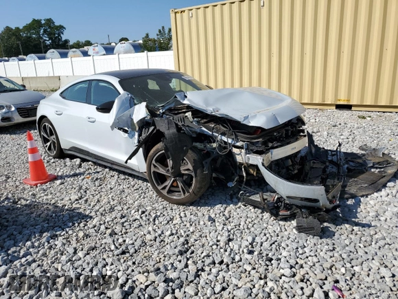 2023 Audi e-tron GT Premium Plus z VIN WAUCJBFW0P7000208, wystawiony jako Copart lot #68644653 z przebiegiem 2442 mil mil oraz Szkody całkowita. Historia ofert i sprzedaży dostępna na DreamBid. Obrazek 4.