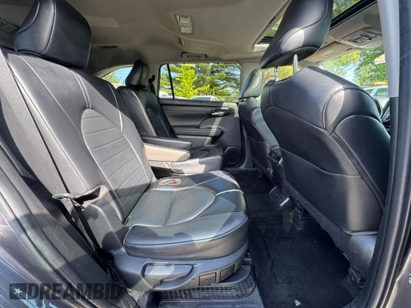 2022 Toyota Highlander Hybrid XLE z VIN 5TDGBRCH6NS545588, wystawiony jako Copart lot #57186835 z przebiegiem 202 158 mil mil oraz Czysty tytuł • Clean title. Historia ofert i sprzedaży dostępna na DreamBid. Obrazek 6.