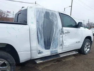 2019 Ram 1500 Big Horn z VIN 1C6SRFFT9KN644984, wystawiony jako IAAI lot #41849314 z przebiegiem 144 812 mil mil oraz . Historia ofert i sprzedaży dostępna na DreamBid. Obrazek 18.