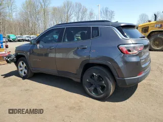 2018 Jeep Compass Latitude z VIN 3C4NJDBB5JT303871, wystawiony jako Copart lot #53881965 z przebiegiem 130 061 mil mil oraz Szkoda całkowita • Salvage title. Historia ofert i sprzedaży dostępna na DreamBid. Obrazek 2.