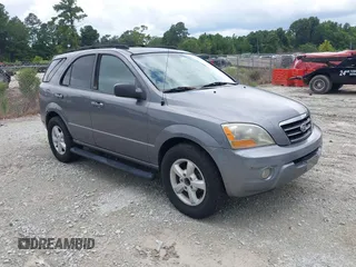 2007 Kia Sorento LX z VIN KNDJC736975717451, wystawiony jako IAAI lot #42739126 z przebiegiem 181 366 mil mil oraz . Historia ofert i sprzedaży dostępna na DreamBid. Obrazek 1.