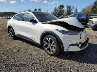 2022 Ford Mustang Mach-E Premium z VIN 3FMTK3SU2NMA55994, wystawiony jako Copart lot #78926914 z przebiegiem Nie podano mil oraz Szkoda całkowita • Salvage title. Historia ofert i sprzedaży dostępna na DreamBid. Obrazek 4.