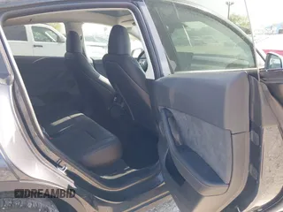 2024 Tesla Model Y Long Range z VIN 7SAYGDEE2RF992489, wystawiony jako IAAI lot #42258232 z przebiegiem 14 771 mil mil oraz . Historia ofert i sprzedaży dostępna na DreamBid. Obrazek 8.
