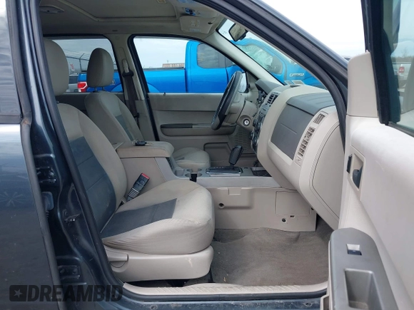2008 Ford Escape XLT with VIN 1FMCU93118KA95738, listed as a IAAI auction lot 42051010 with 191,112 mi miles. Bid and sale history available at carsss.com. Image 5.