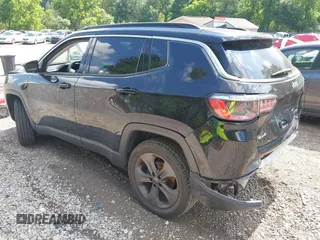 2022 Jeep Compass Latitude Lux with VIN 3C4NJDFBXNT141932, listed as a IAAI auction lot 42527878 with 29,855 mi miles and . Bid and sale history available at DreamBid. Image 3.