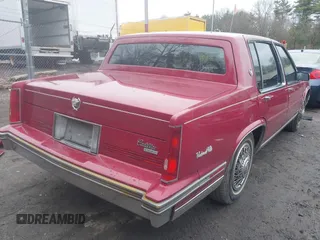 1988 Cadillac DeVille z VIN 1G6CD5159J4301436, wystawiony jako IAAI lot #42018046 z przebiegiem 227 421 mil mil oraz . Historia ofert i sprzedaży dostępna na DreamBid. Obrazek 4.