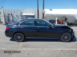 2021 Mercedes-Benz C 300 z VIN W1KWF8DB6MR614108, wystawiony jako IAAI lot #42227025 z przebiegiem 44 481 mil mil oraz . Historia ofert i sprzedaży dostępna na DreamBid. Obrazek 13.
