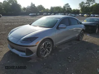 2023 Hyundai Ioniq 6 Preferred z VIN KMHM34AC6PA022030, wystawiony jako Copart lot #61695834 z przebiegiem 18 100 mil mil oraz Szkoda całkowita • Salvage title. Historia ofert i sprzedaży dostępna na DreamBid. Obrazek 1.