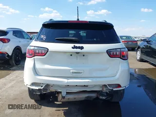 2019 Jeep Compass Altitude z VIN 3C4NJCBB3KT637375, wystawiony jako IAAI lot #42408775 z przebiegiem 114 977 mil mil oraz . Historia ofert i sprzedaży dostępna na DreamBid. Obrazek 6.
