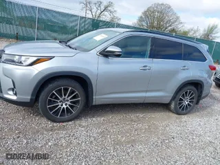 2018 Toyota Highlander SE with VIN 5TDJZRFHXJS800427, listed as a IAAI auction lot 41902639 with 88,140 mi miles. Bid and sale history available at carsss.com. Image 14.