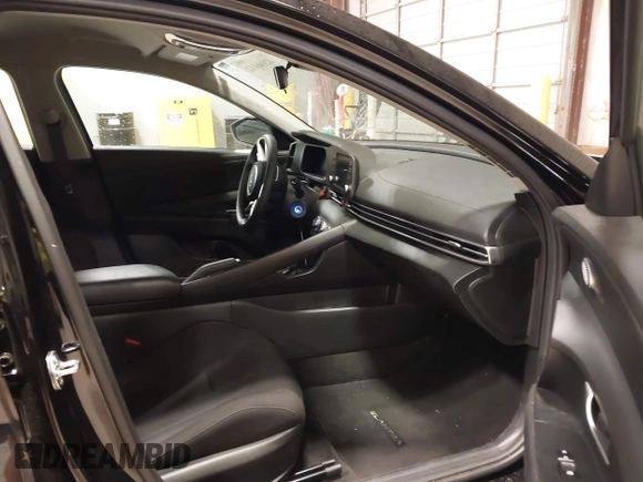 2024 Hyundai Elantra SE with VIN KMHLL4DG9RU832988, listed as a IAAI auction lot 42166112 with 9,676 mi miles and . Bid and sale history available at DreamBid. Image 5.