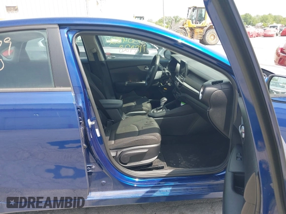 2019 Kia Forte LXS with VIN 3KPF24AD0KE118928, listed as a IAAI auction lot 39548504 with 43,573 mi miles. Bid and sale history available at carsss.com. Image 5.