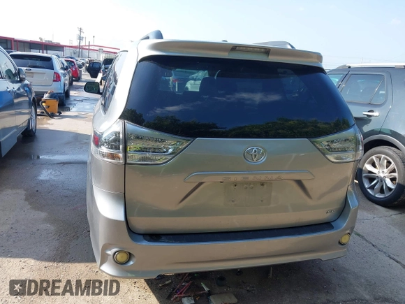 2015 Toyota Sienna SE с VIN 5TDXK3DC8FS665488, выставлен на аукционе IAAI как лот 42398692 с пробегом 110 446 миль миль и . История ставок и продаж доступна на DreamBid. Изображение 16.