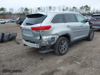 2019 Toyota Highlander SE with VIN 5TDJZRFH8KS727883, listed as a IAAI auction lot 41882956 with 56,043 mi miles. Bid and sale history available at carsss.com. Image 4.