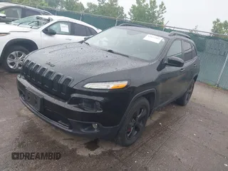 2018 Jeep Cherokee Latitude z VIN 1C4PJMCX2JD549818, wystawiony jako IAAI lot #42633416 z przebiegiem 74 290 mil mil oraz . Historia ofert i sprzedaży dostępna na DreamBid. Obrazek 2.