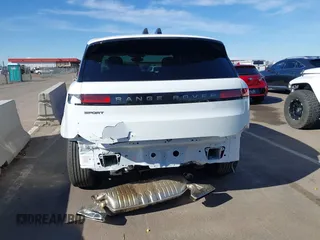 2024 Land Rover Range Rover Sport SE z VIN SAL1P9EU7RA414229, wystawiony jako IAAI lot #41885227 z przebiegiem 2 127 mil mil oraz . Historia ofert i sprzedaży dostępna na DreamBid. Obrazek 17.