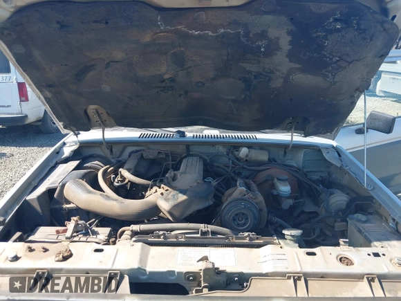 1988 Ford Ranger with VIN 1FTCR15T9JPC14361, listed as a IAAI auction lot 42030315 with 32,201 mi miles. Bid and sale history available at carsss.com. Image 10.