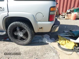 2004 Chevrolet Tahoe LS z VIN 1GNEC13Z14R286866, wystawiony jako IAAI lot #41957346 z przebiegiem 262 316 mil mil oraz . Historia ofert i sprzedaży dostępna na DreamBid. Obrazek 6.
