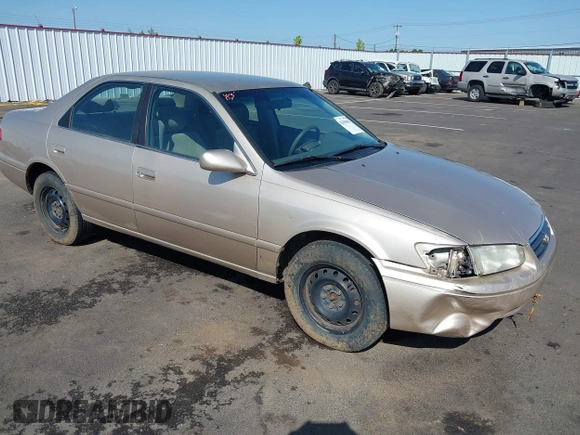 2000 Toyota Camry CE z VIN JT2BG22K2Y0440255, wystawiony jako IAAI lot #42088080 z przebiegiem 353 102 mil mil oraz . Historia ofert i sprzedaży dostępna na DreamBid. Obrazek 1.