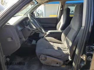 2003 Dodge Durango SLT z VIN 1D4HS48Z33F591372, wystawiony jako Copart lot #51596005 z przebiegiem 175 039 mil mil oraz Szkody całkowita. Historia ofert i sprzedaży dostępna na DreamBid. Obrazek 7.