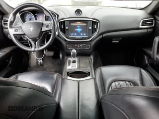 2016 Maserati Ghibli S Q4 z VIN ZAM57RTA6G1172334, wystawiony jako Copart lot #56601575 z przebiegiem 109 524 mil mil oraz Szkody całkowita. Historia ofert i sprzedaży dostępna na DreamBid. Obrazek 8.