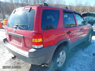 2001 Ford Escape XLT with VIN 1FMYU04131KB51488, listed as a IAAI auction lot 41363166 with 327,580 mi miles. Bid and sale history available at carsss.com. Image 4.