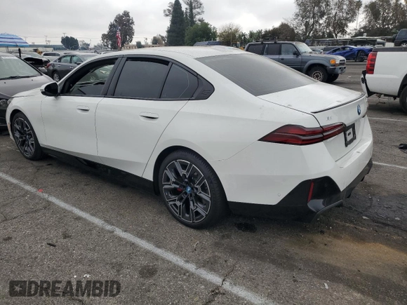 2024 BMW i5 eDrive40 z VIN WBY33FK04RCP62567, wystawiony jako Copart lot #85295344 z przebiegiem Nie podano mil oraz Szkody całkowita. Historia ofert i sprzedaży dostępna na DreamBid. Obrazek 2.