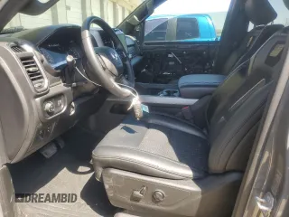 2020 Ram 1500 Big Horn z VIN 1C6SRFFT9LN379629, wystawiony jako Copart lot #51930605 z przebiegiem 71 697 mil mil oraz Szkoda całkowita • Salvage title. Historia ofert i sprzedaży dostępna na DreamBid. Obrazek 7.