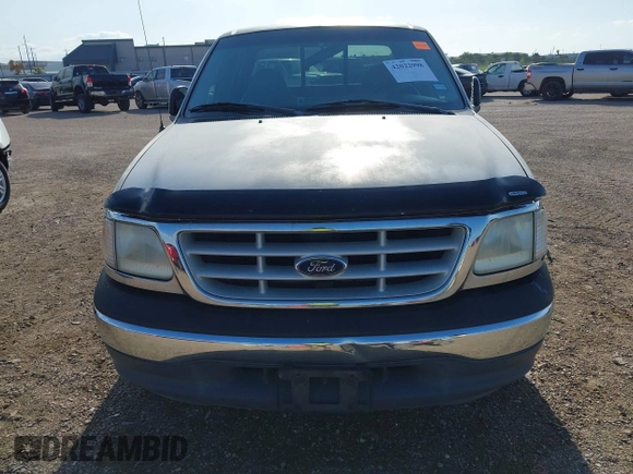 1999 Ford F-250 z VIN 2FTRX27L3XCA14587, wystawiony jako IAAI lot #42022998 z przebiegiem Nie podano mil oraz . Historia ofert i sprzedaży dostępna na DreamBid. Obrazek 12.