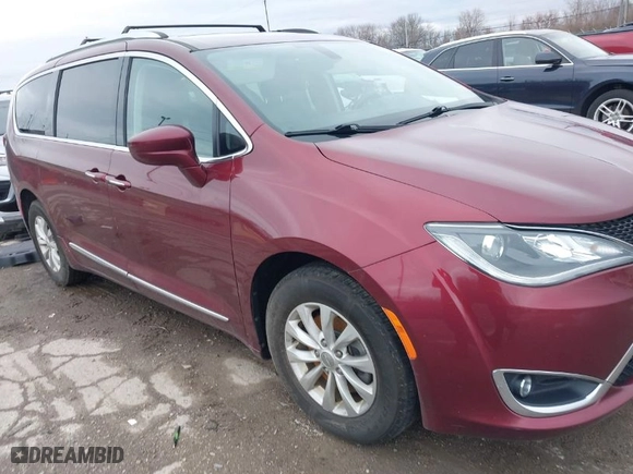 2018 Chrysler Pacifica Touring L with VIN 2C4RC1BG0JR113579, listed as a IAAI auction lot 41922751 with 152,640 mi miles. Bid and sale history available at carsss.com. Image 13.