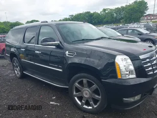 2014 Cadillac Escalade ESV Luxury z VIN 1GYS4HEF6ER236027, wystawiony jako IAAI lot #42229937 z przebiegiem 232 335 mil mil oraz . Historia ofert i sprzedaży dostępna na DreamBid. Obrazek 13.