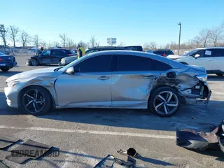 2019 Honda Accord Sport z VIN 1HGCV2F34KA025381, wystawiony jako IAAI lot #41453019 z przebiegiem 107 889 mil mil oraz . Historia ofert i sprzedaży dostępna na DreamBid. Obrazek 15.