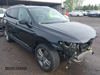 2020 Volkswagen Tiguan SE with VIN 3VV2B7AX8LM177213, listed as a IAAI auction lot 42125606 with 34,578 mi miles and . Bid and sale history available at DreamBid. Image 1.