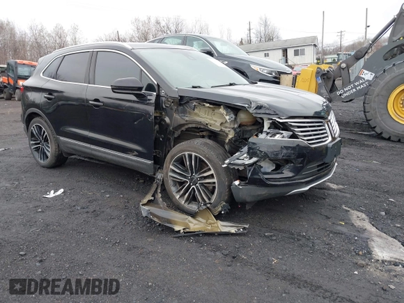 2017 Lincoln MKC Reserve with VIN 5LMTJ3DH4HUL32550, listed as a IAAI auction lot 41961355 with 60,104 mi miles. Bid and sale history available at carsss.com. Image 1.
