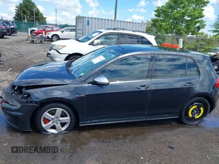 2017 Volkswagen GTI S z VIN 3VW4T7AU7HM068899, wystawiony jako IAAI lot #42194733 z przebiegiem 67 396 mil mil oraz . Historia ofert i sprzedaży dostępna na DreamBid. Obrazek 14.