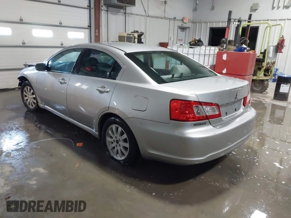 2011 Mitsubishi Galant FE z VIN 4A32B2FF6BE024171, wystawiony jako IAAI lot #41514790 z przebiegiem 118 221 mil mil oraz . Historia ofert i sprzedaży dostępna na DreamBid. Obrazek 3.