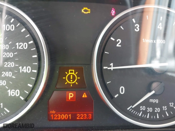 2011 BMW X5 35i with VIN 5UXZV4C52BL742911, listed as a IAAI auction lot 41845588 with 123,001 mi miles. Bid and sale history available at carsss.com. Image 7.