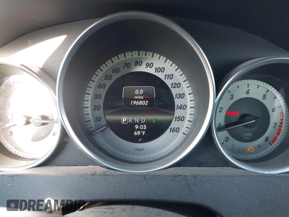 2013 Mercedes-Benz C 250 z VIN WDDGJ4HB5DG085073, wystawiony jako IAAI lot #41696760 z przebiegiem 196 802 mil mil oraz . Historia ofert i sprzedaży dostępna na DreamBid. Obrazek 7.