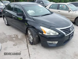 2013 Nissan Altima SV with VIN 1N4AL3AP0DC287021, listed as a IAAI auction lot 42177444 with 163,462 mi miles and . Bid and sale history available at carsss.com. Image 1.