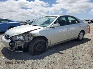 2005 Toyota Camry LE z VIN 4T1BE30K55U079609, wystawiony jako Copart lot #56937375 z przebiegiem 193 726 mil mil oraz Szkoda całkowita • Salvage title. Historia ofert i sprzedaży dostępna na DreamBid. Obrazek 1.