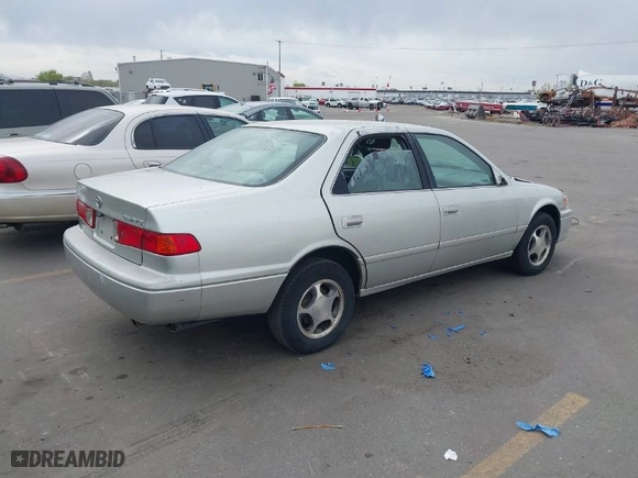 2000 Toyota Camry CE with VIN 4T1BG22K6YU709885, listed as a IAAI auction lot 42046646 with 206,707 mi miles. Bid and sale history available at carsss.com. Image 4.
