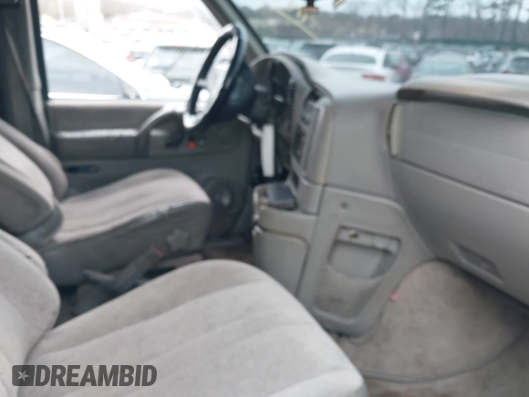 1998 GMC Safari with VIN 1GKDM19W2WB504540, listed as a IAAI auction lot 41977868 with Not Provided miles. Bid and sale history available at carsss.com. Image 5.