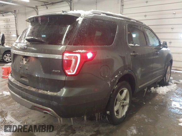2017 Ford Explorer XLT with VIN 1FM5K8D88HGD75308, listed as a IAAI auction lot 41628295 with 92,327 mi miles and . Bid and sale history available at carsss.com. Image 4.